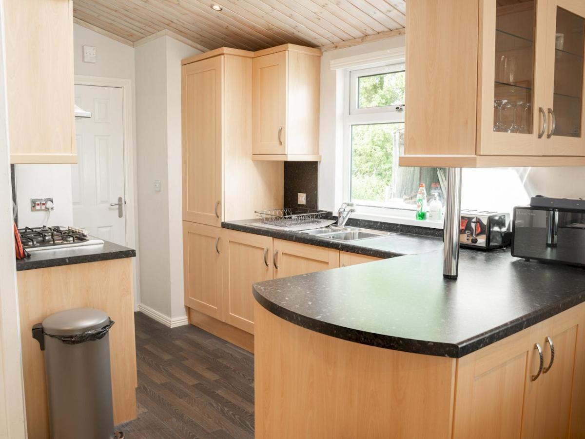 Pass The Keys The Lodge At Point House Farm - Sleeps Up To 6 Chester Eksteriør billede